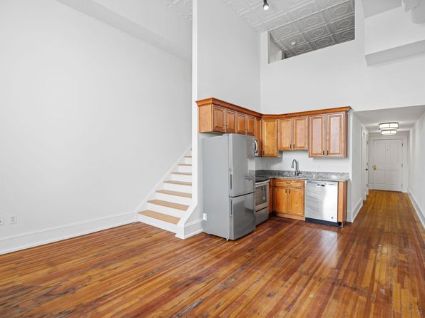 900 Saint James St #203