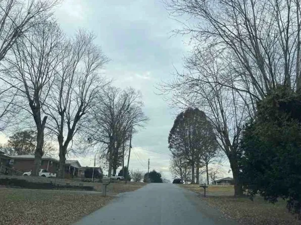 203 Oak Forest Dr, Forest City, NC 28043