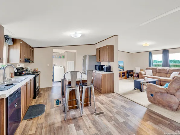 166 COUNTY ROAD 324, Adkins, TX 78101