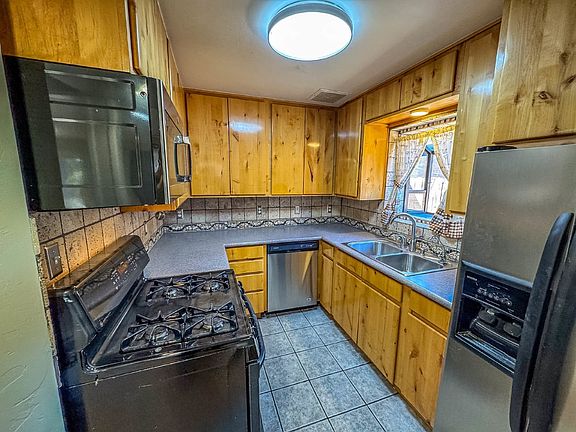 3rd image of 1309 E Elm St