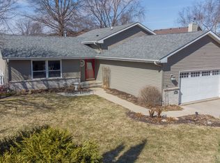 2210 Country Ct, Freeport, IL 61032