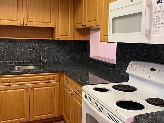 4th image of 1481 NE Miami Gardens Dr APT 369