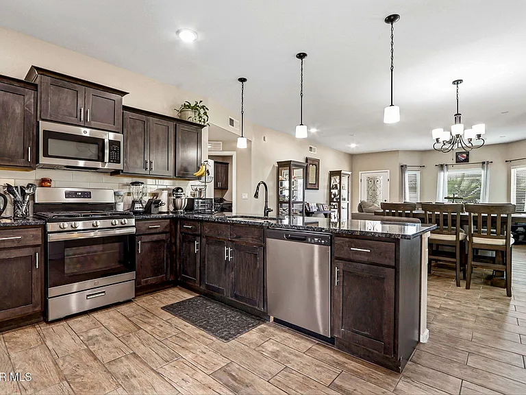 13066 Grantham Ln — Photo 38