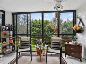 10173 Mangrove Dr, Boynton Beach, FL