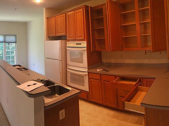 3rd image of 18 Waddington Ct