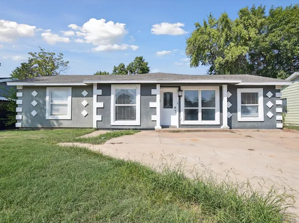 911 Denton Dr, Euless, TX 76039