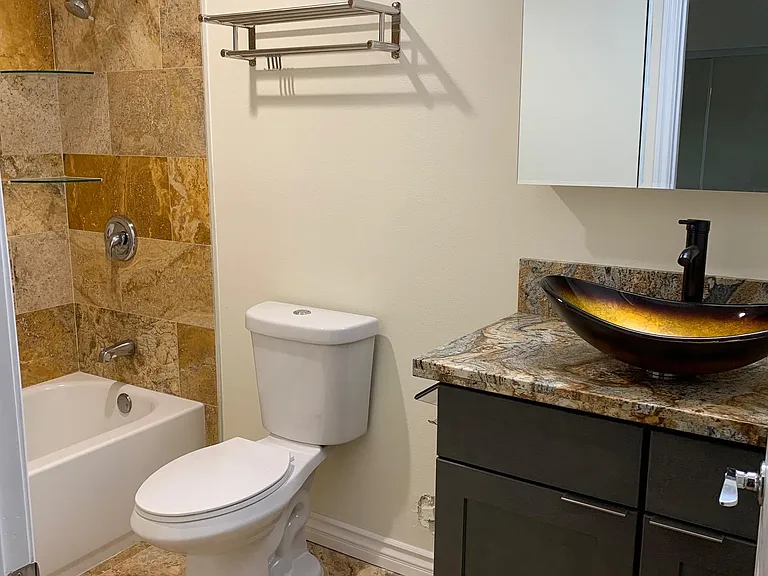 4730 Mission Bay Dr #J — Photo 7