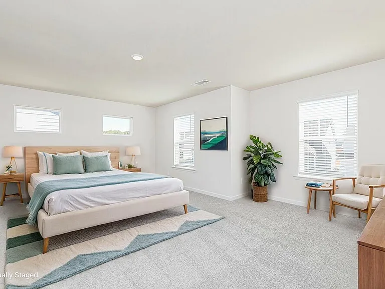 664 Mackenzie Cv — Photo 13