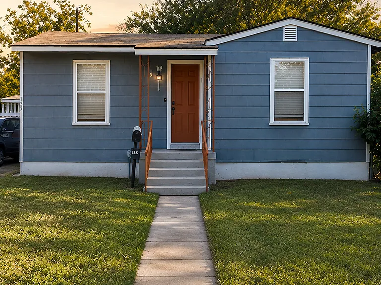 123 Harwood Dr — Photo 1