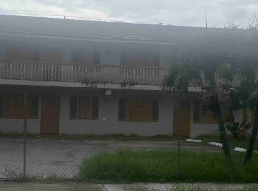 1st image of 3990 Woodside Dr APT 13