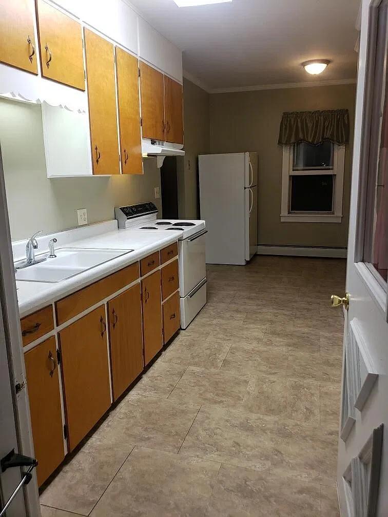 742 N Chestnut St — Photo 1