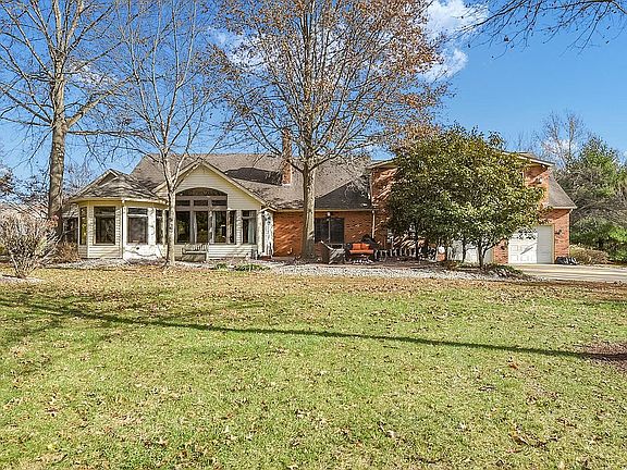 3rd image of 43 Willow Creek Dr