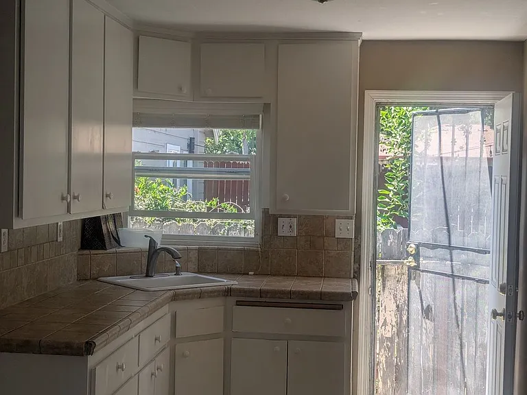 2830 14th Ave — Photo 15