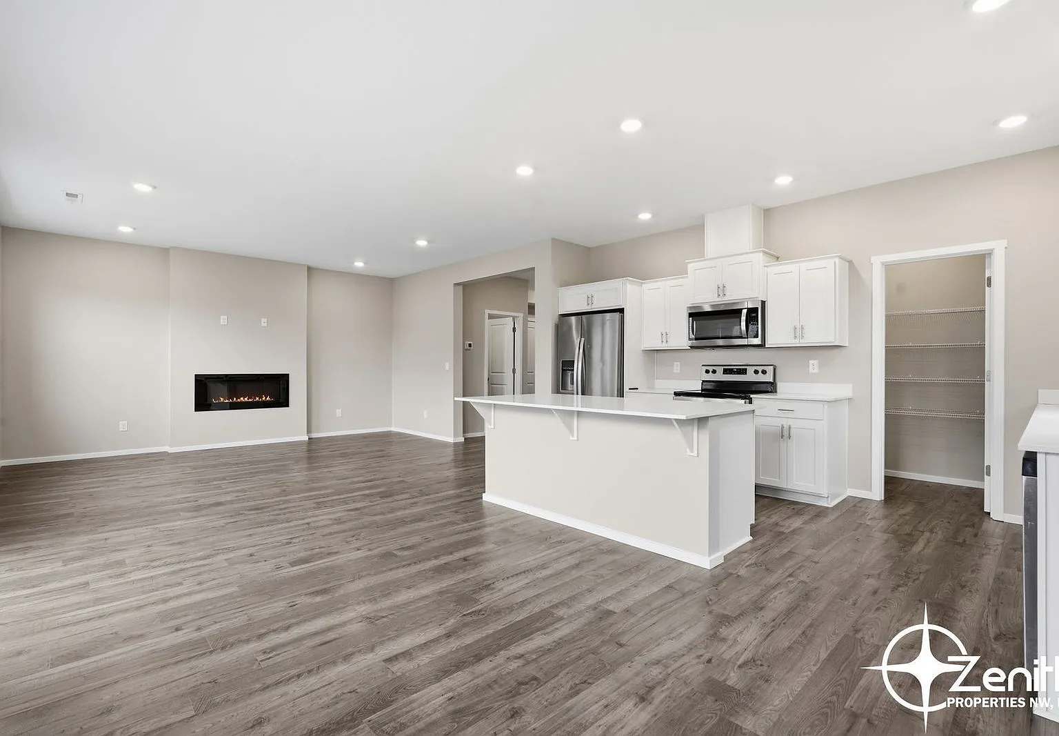 3 bed, 3.0 bath, 2046 sqft, $2,895 — Photo 4