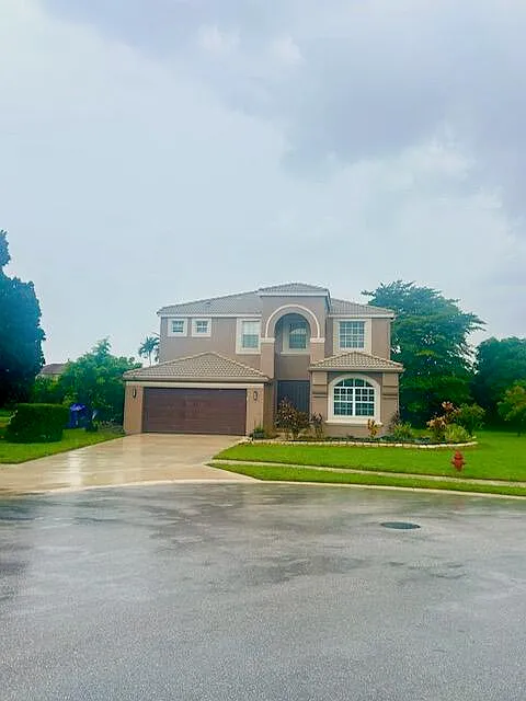 5 bed, 2.5 bath, 3478 sqft, $5,000 — Photo 2