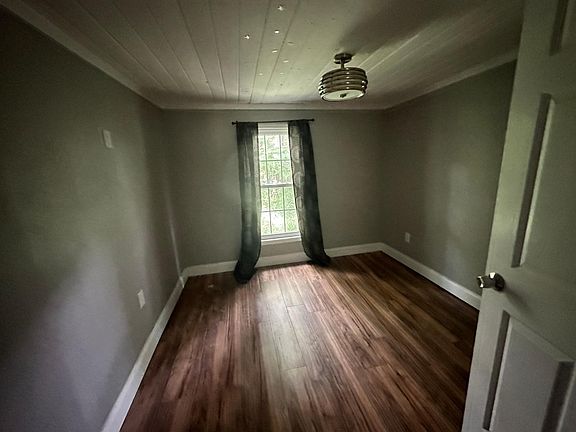 4th image of 2601 Colonial St
