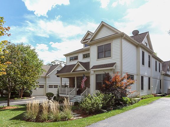 2nd image of 743 Meadow Ln