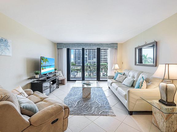 3rd image of 320 Seaview Ct APT 310