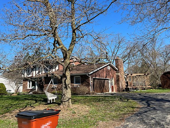 2nd image of 3335 Brookhollow Dr NE