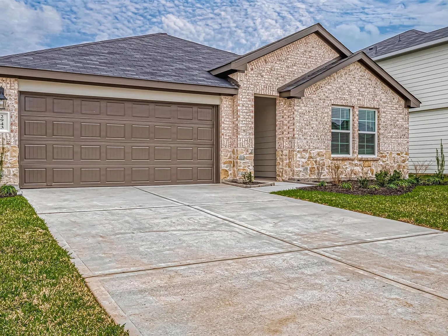 4 bed, 3.0 bath, 2193 sqft, $2,700 — Photo 2