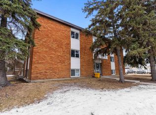 Arlington Manor, Edmonton, AB T5R 5B5