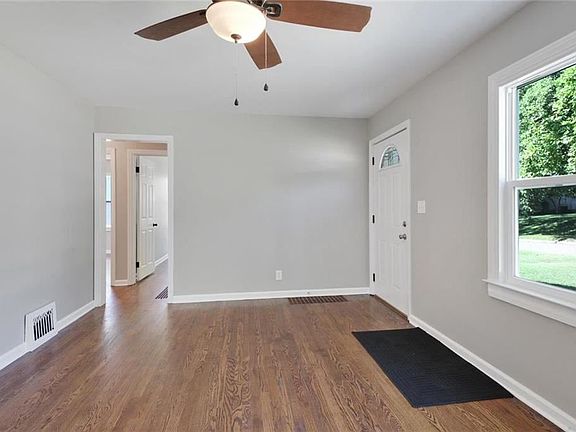 3rd image of 8207 Cherry St