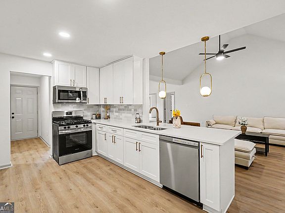 4th image of 265 Lakeview Ln