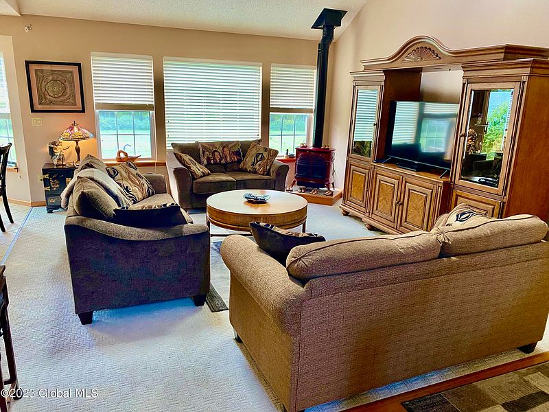 4th image of 78 Surrey Field Drive