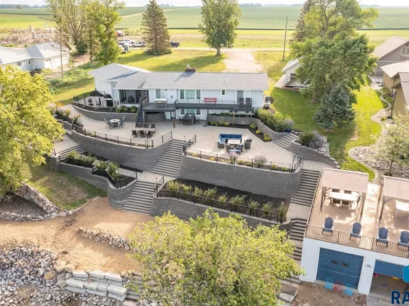 6781 Zimmerman Dr, Wentworth, SD 57075