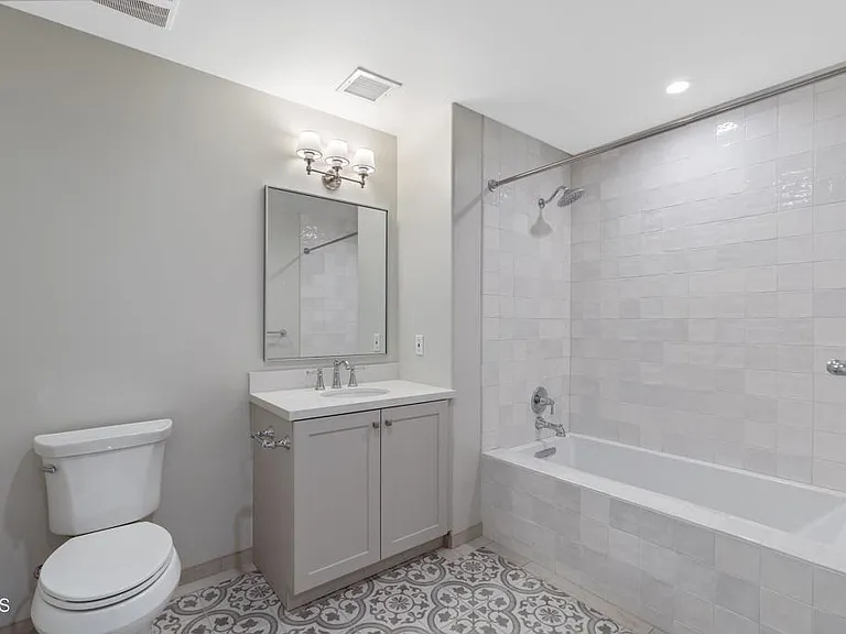 533 E Union St #501 — Photo 12