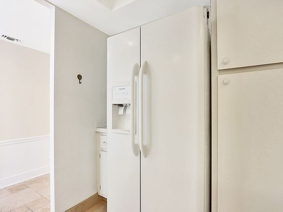 5th image of 900 Ocean Dr APT 207