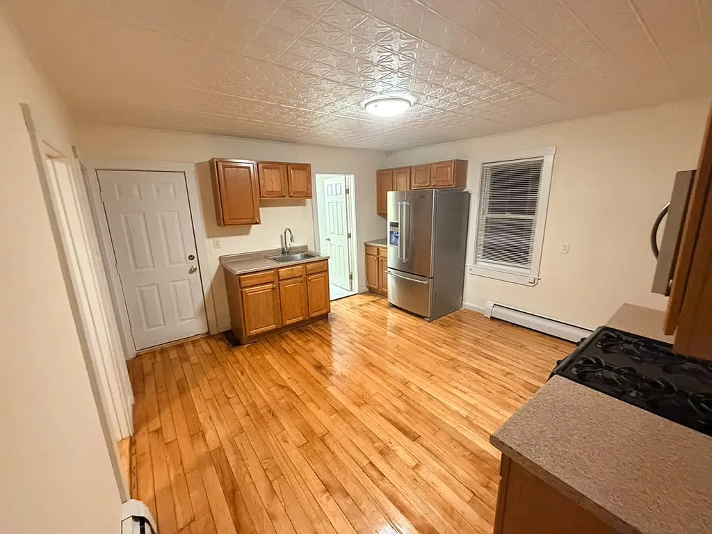 3 bed, $2,650 — Photo 2