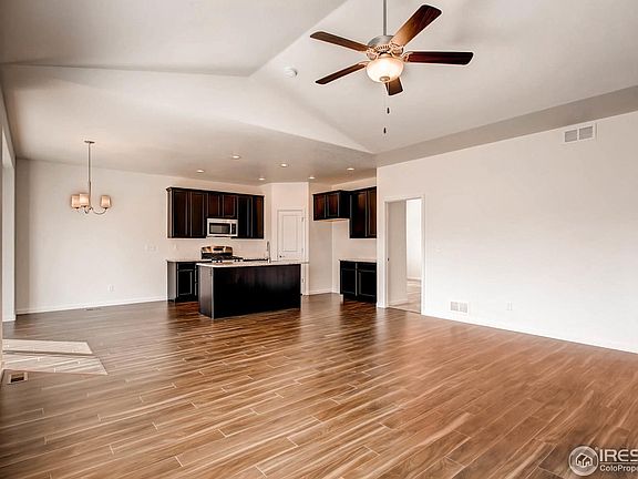 5th image of 756 Prairie Dr
