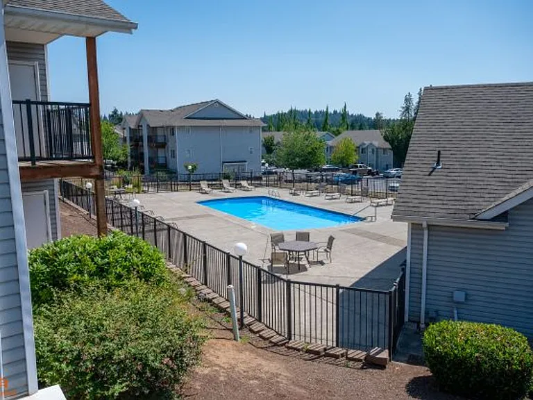 Gateway Village Apartments — Photo 71
