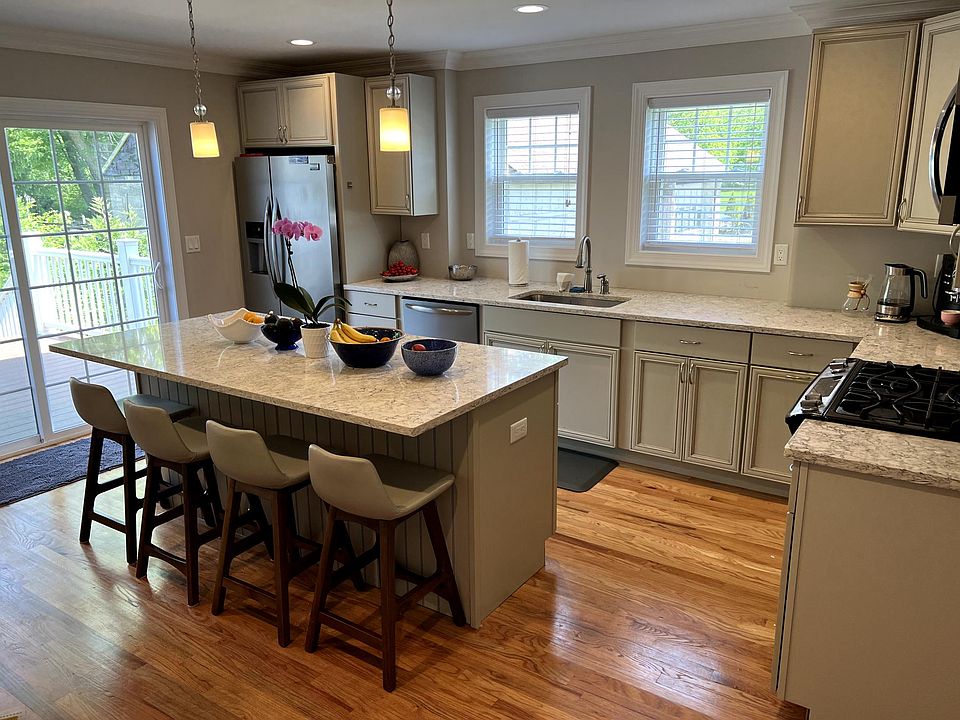 Chef's Kitchen with Center Island