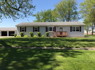 225 Chicago St, Dewitt, IL 61735