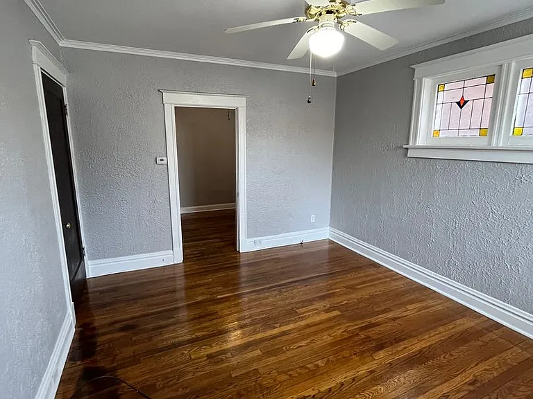 5000 Lindenwood Ave — Photo 2