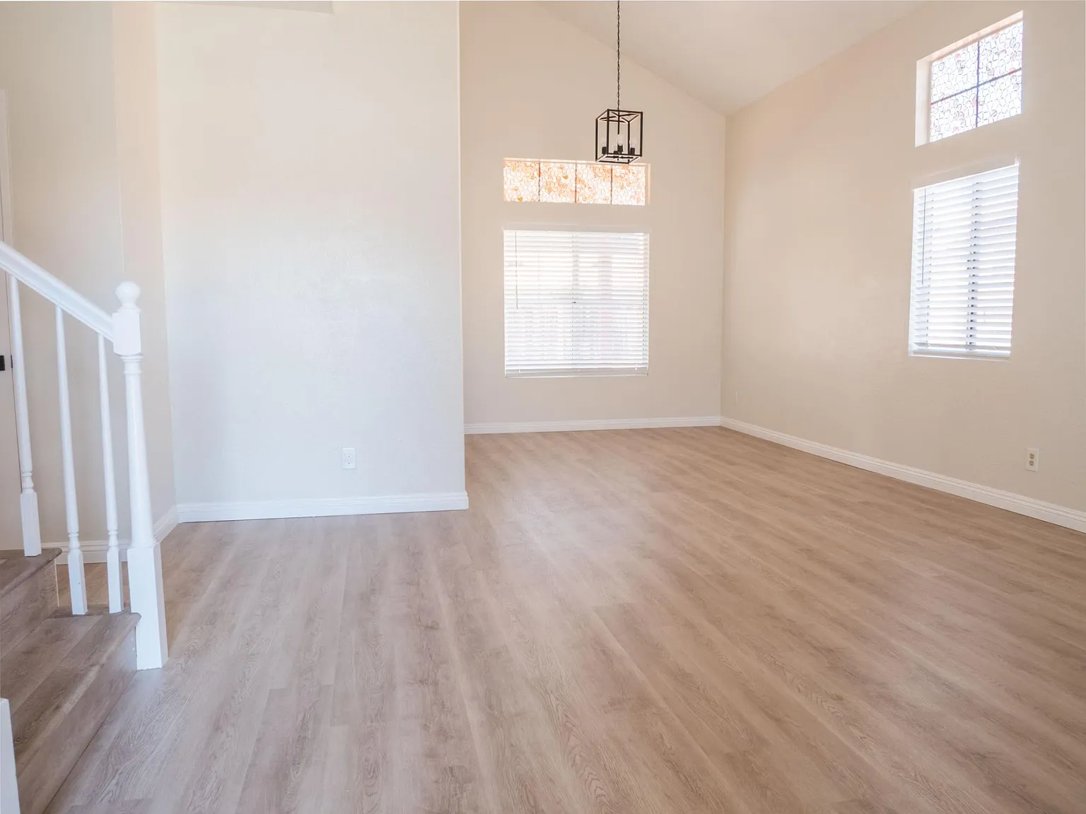 3 bed, 1584 sqft, $2,250 — Photo 2