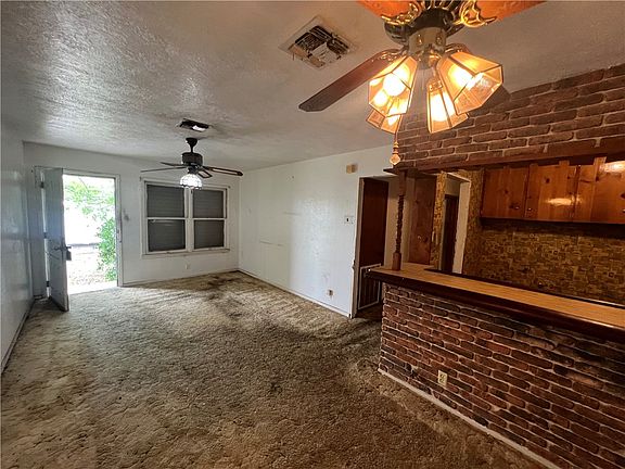 5th image of 921 Ronald Dr
