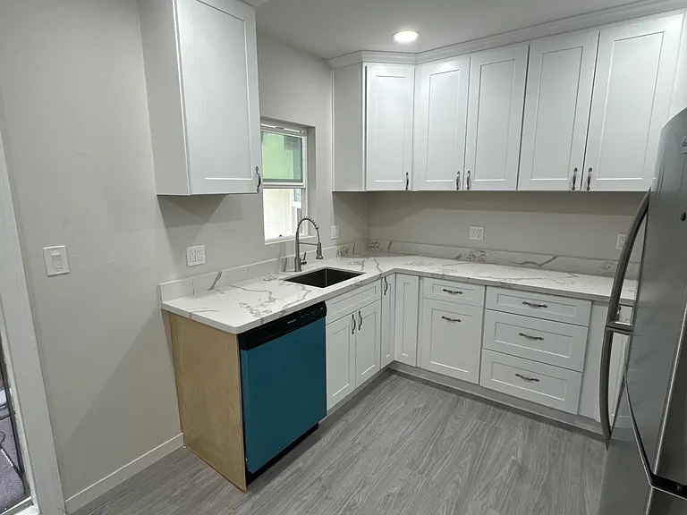 220 Madison Ave #C — Photo 7