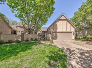 12452 Linden St, Leawood, KS 66209