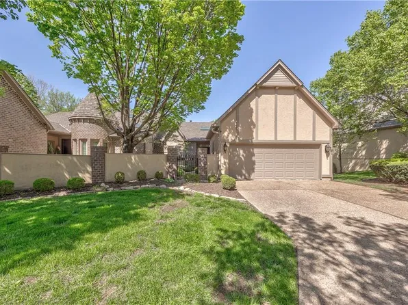 12452 Linden St, Leawood, KS 66209
