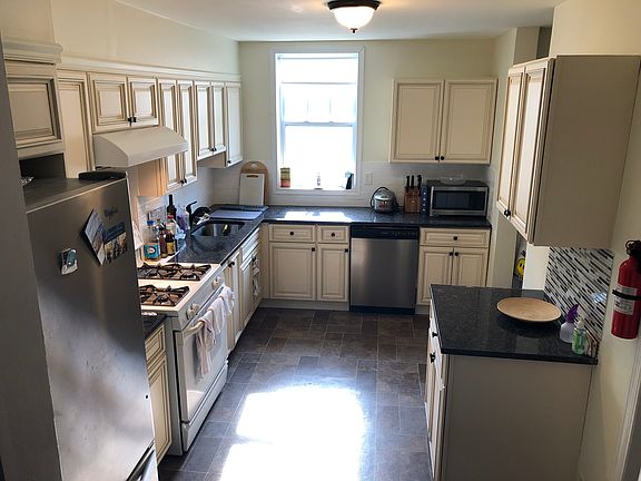 5th image of 69 Washington St