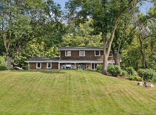 1912 Highcrest Dr, Wayzata, MN 55391