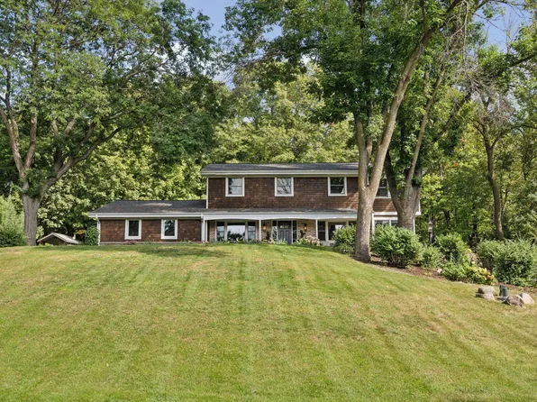 1912 Highcrest Dr, Wayzata, MN 55391