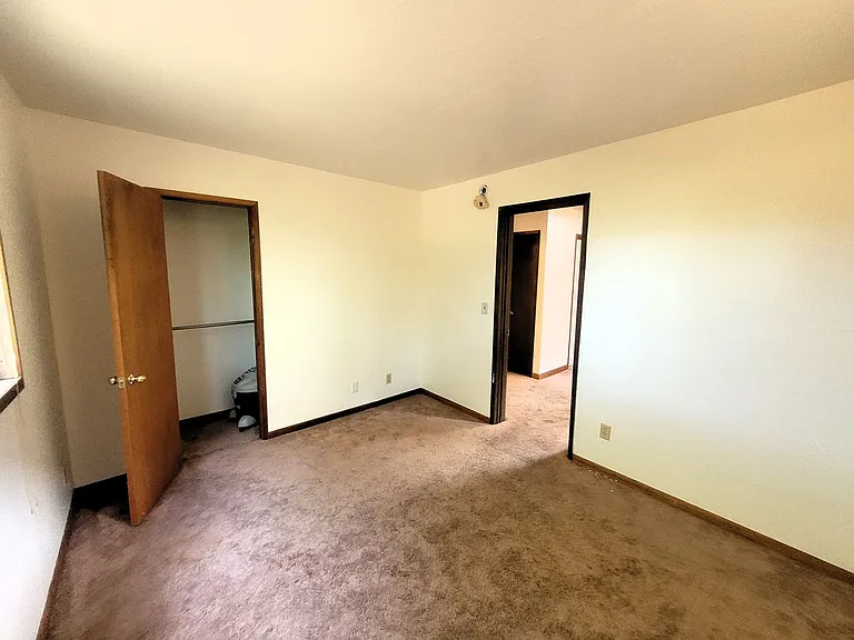 1327 Toledo St — Photo 40