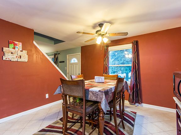 Dining room - Angle 2