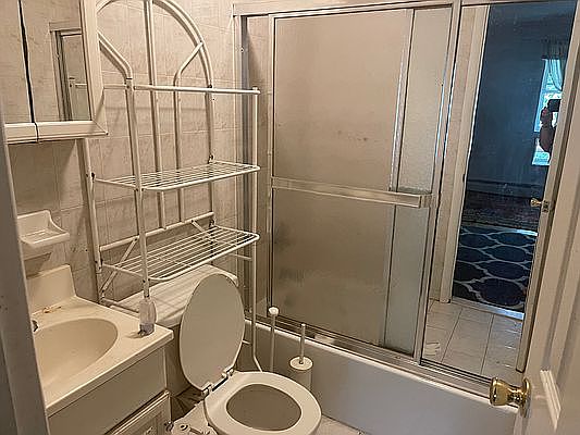 5th image of 20-16 38th St #2F
