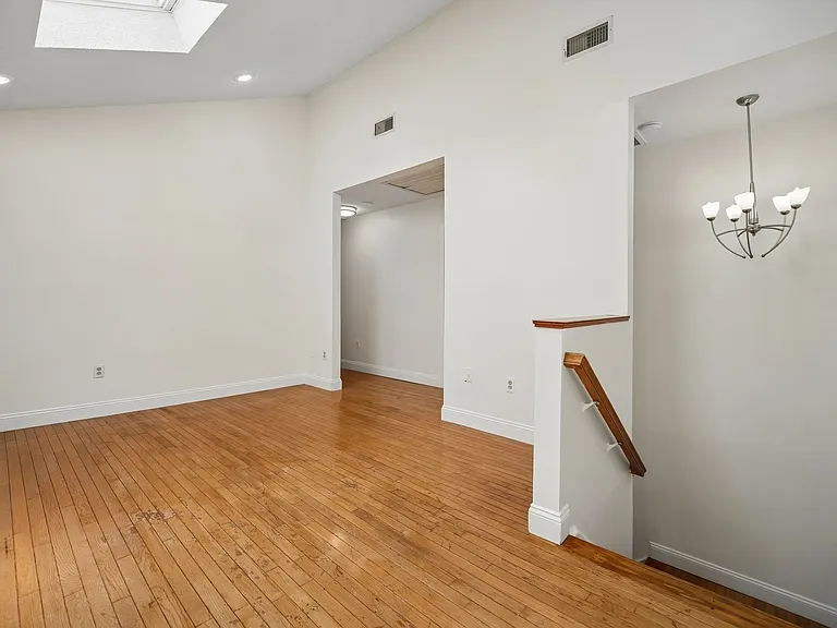 66 W Hobart Gap Rd — Photo 15