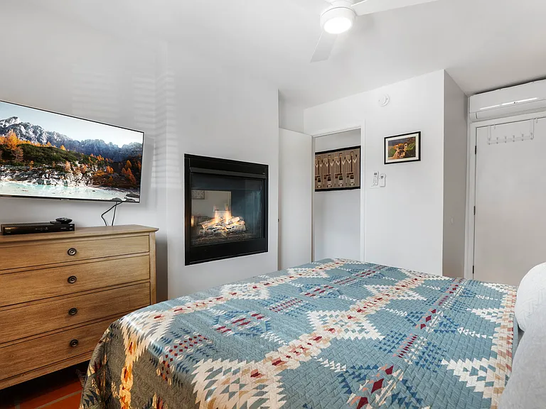 Primary Bedroom / King Bed